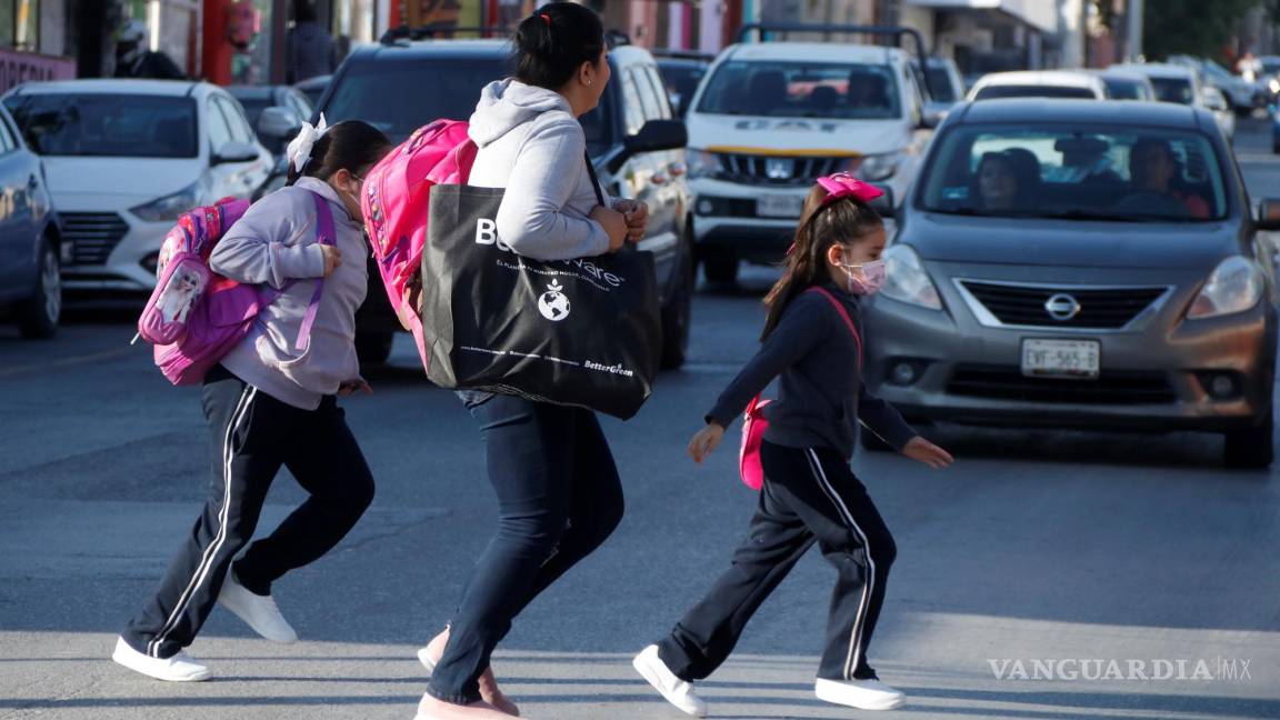 Por ola de calor, padres piden adelantar hora de salida de escuelas y acortar ciclo escolar en Coahuila