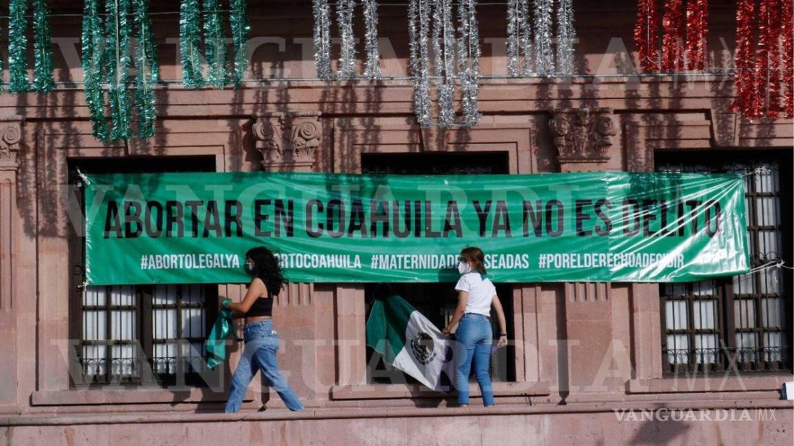 Mujeres de Saltillo salen a celebrar despenalización del aborto en Coahuila
