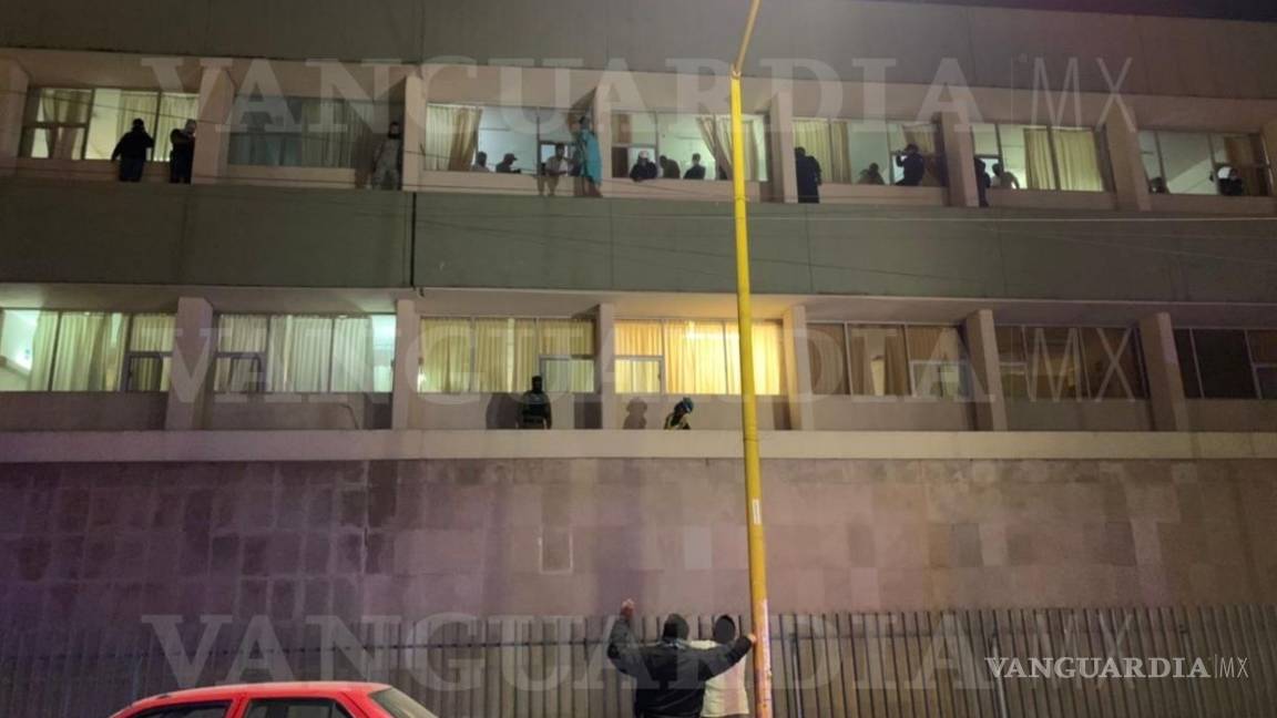 $!Frustran suicidio en la clínica 2 del IMSS en Saltillo; mujer intentó lanzarse del ‘cuarto piso’