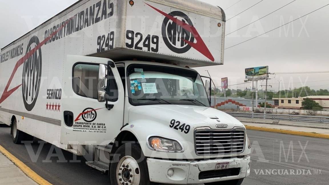 Camión con boletas electorales choca contra vehículo de Sedena en Saltillo