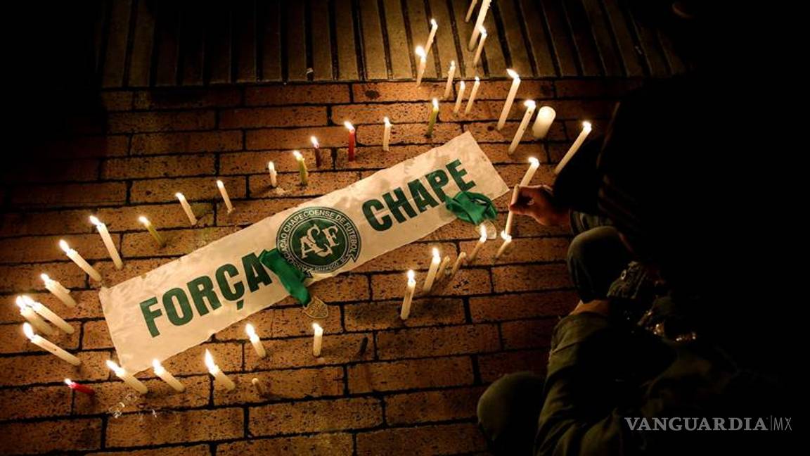 $!Aficionados le rinden homenaje al Chapecoense en su estadio
