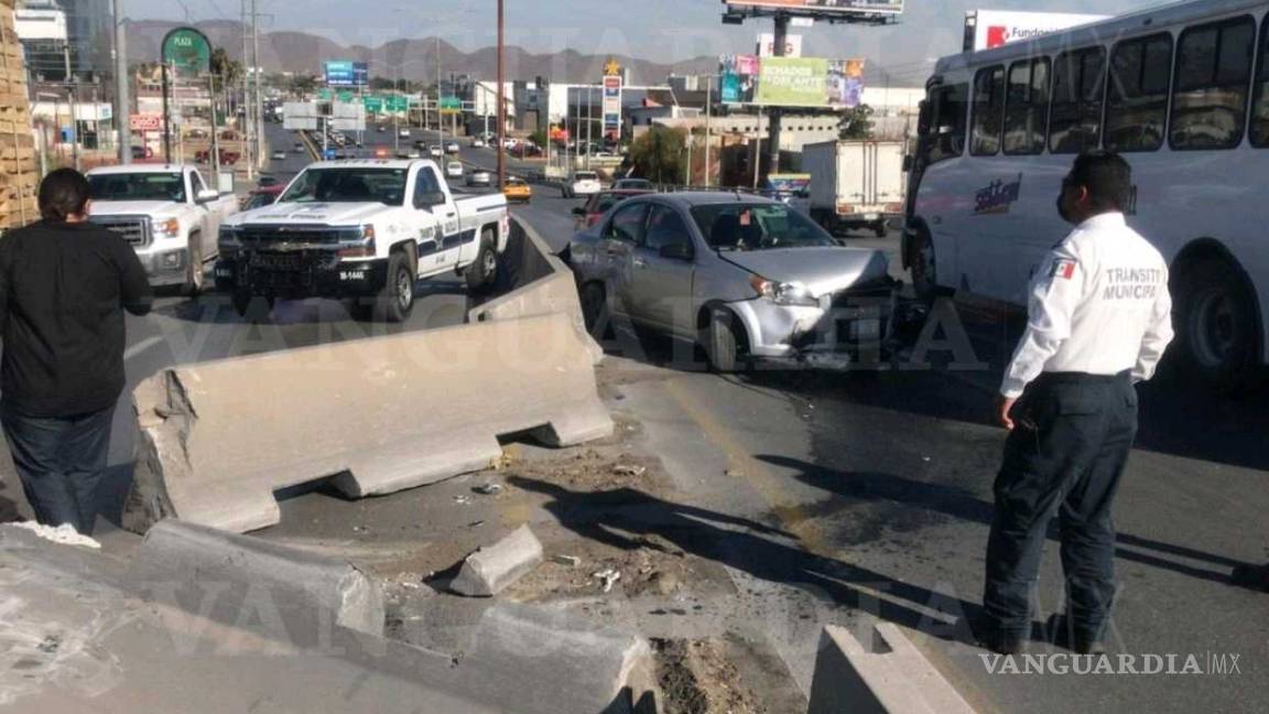 Conductor choca en puente LEA de Saltillo, reportan tráfico lento