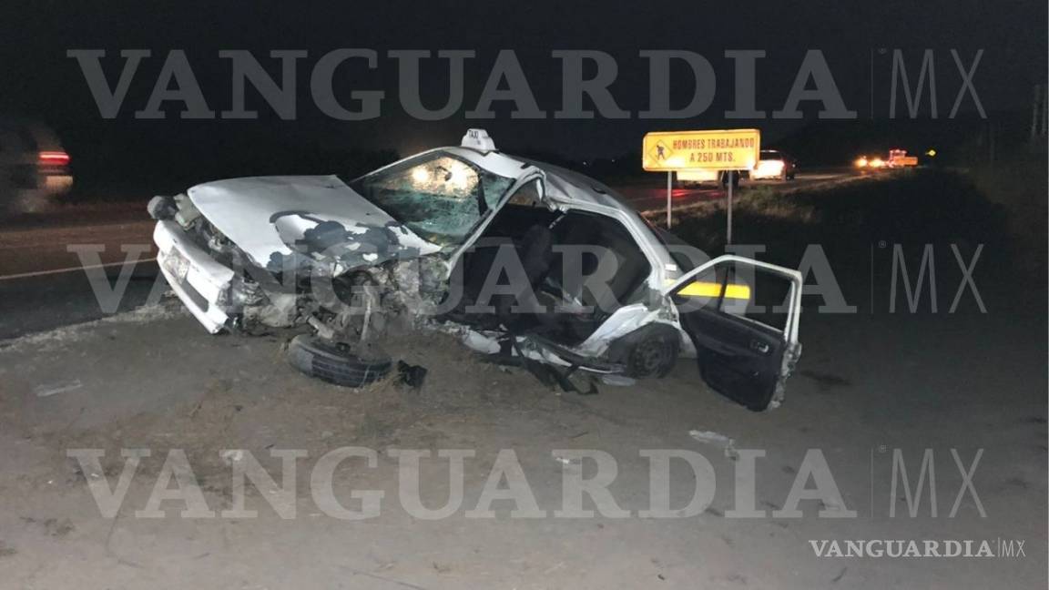 Taxista queda prensado tras impacto contra camioneta en la carretera a Zacatecas