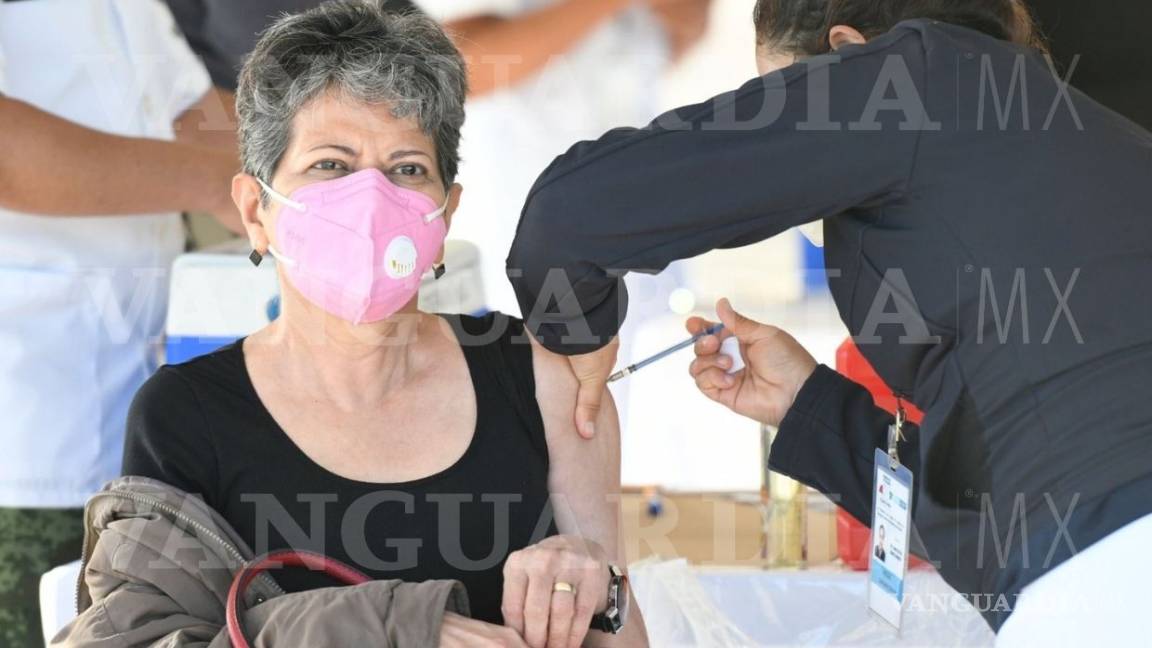 Inicia vacunación de docentes en Saltillo; aplicarán 6 mil vacunas este martes