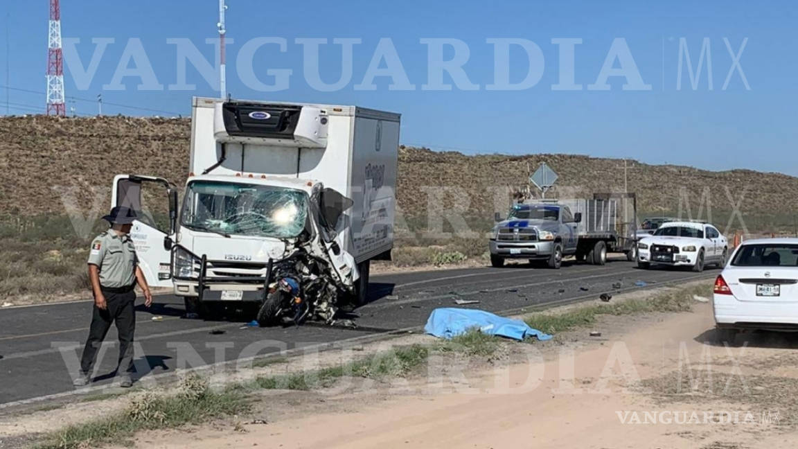 Fallece motociclista tras impactar contra camión en carretera Saltillo-Torreón