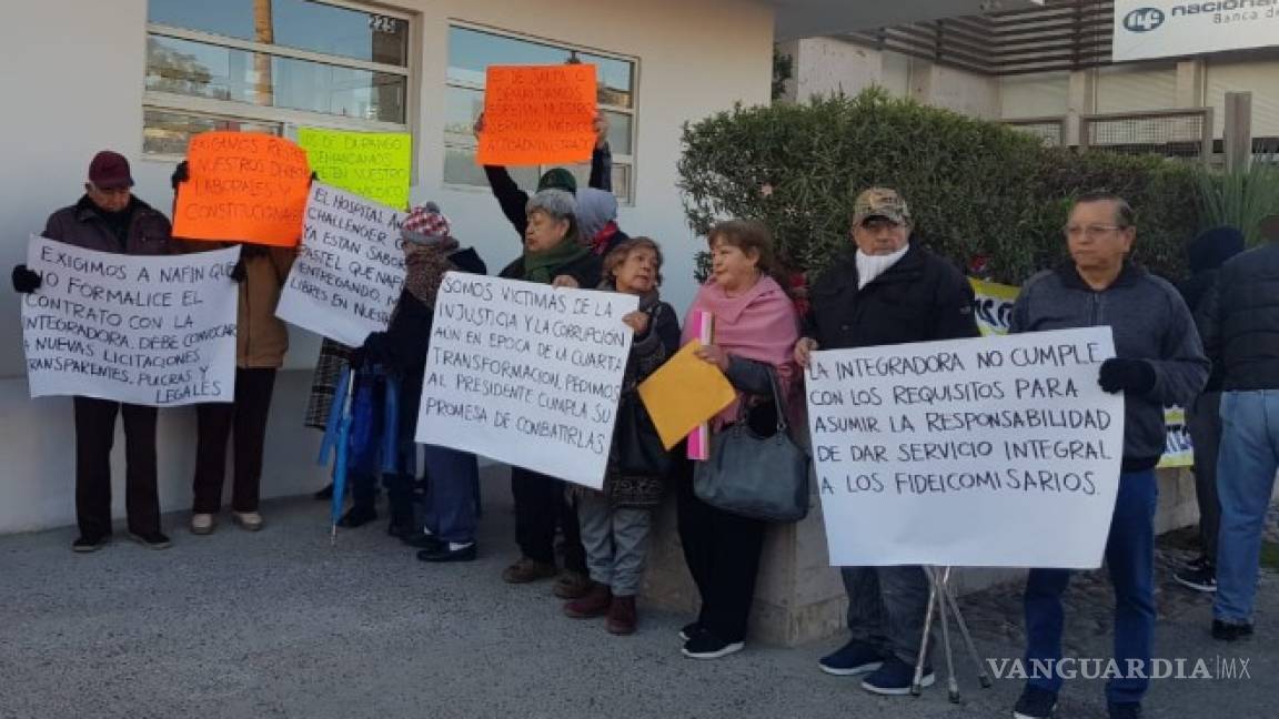 Jubilados del Banrural toman oficinas de Nafin en Torreón