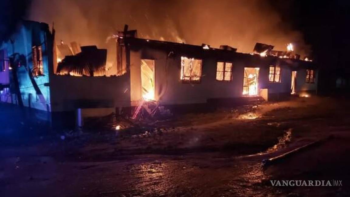 Jovencita causó incendio en dormitorio porque le quitaron su celular, 19 chicas murieron