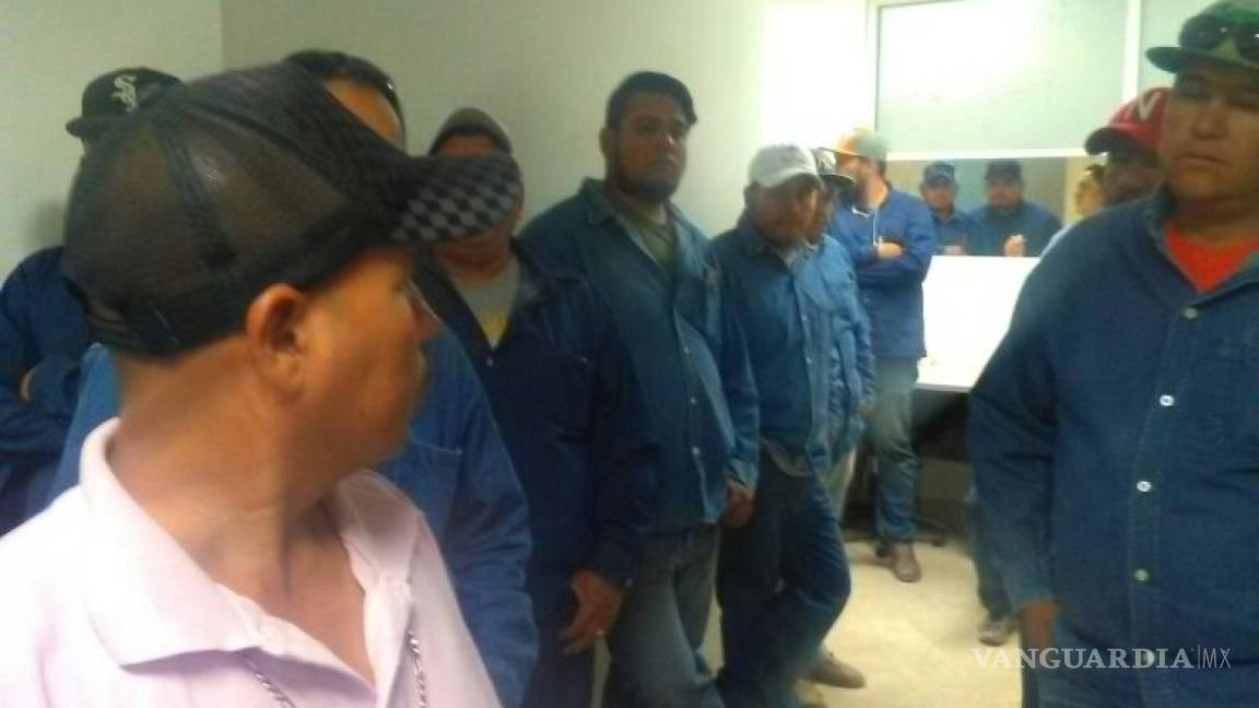 Realizan paro de labores trabajadores de Parques y Jardines de Torreón