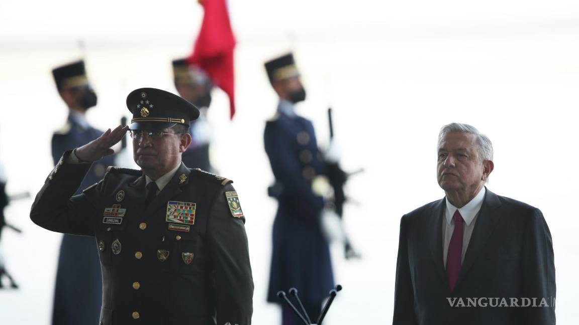 $!El secretario de Defensa de México, Luis Crescencio Sandoval, y Andrés Manuel López Obrador en la inauguración en la base aérea militar de Santa Lucía.