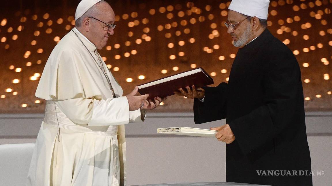 $!El papa Francisco y el gran imán de Al Azhar, Ahmed al Tayeb, líder de la institución de referencia del islam suní, en a la Reunión de Fraternidad Humana.