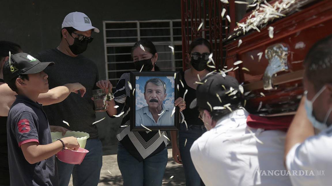 Sepultan a Fredid bajo resguardo policiaco