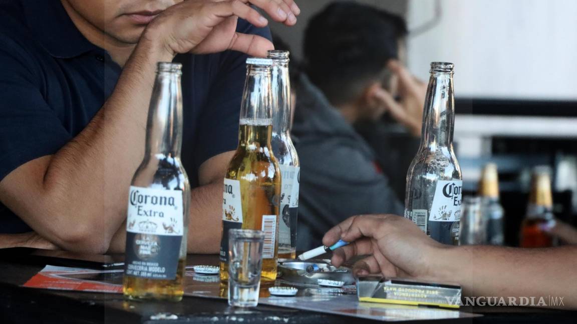 Bares de Saltillo todavía permiten fumar a clientes pese a Reforma Anti-tabaco