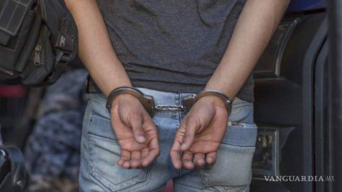 Narcomenudista es arrestado con dosis de cristal y mariguana en colonia de Saltillo