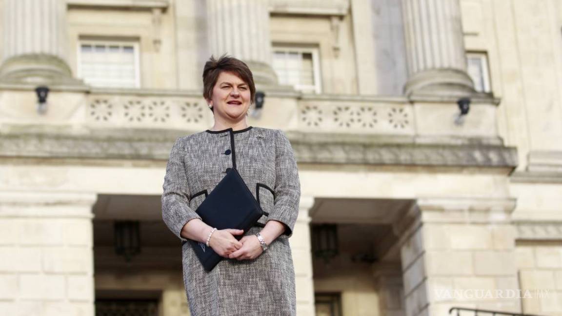 Arlene Foster, primera mujer que lidera el Gobierno norirlandés