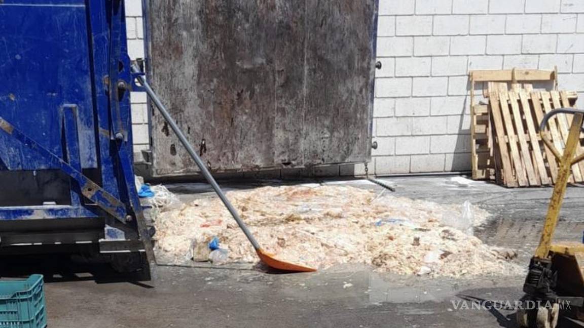 $!Personal fue retirado de la zona tras reportes de olor penetrante y síntomas físicos entre los trabajadores.