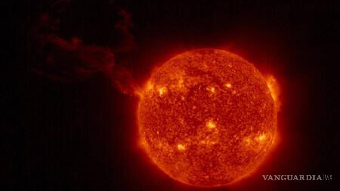 Captan la NASA y ESA la mayor erupción en una prominencia solar