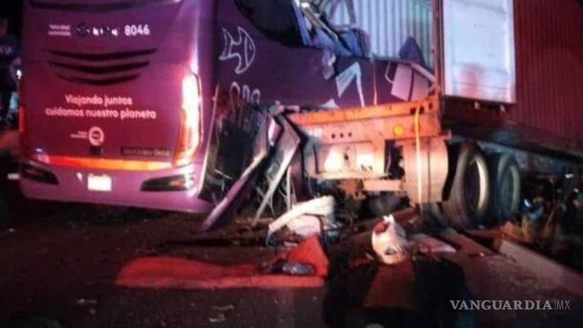 Mueren 7 personas en accidente de autobús de pasajeros en Veracruz