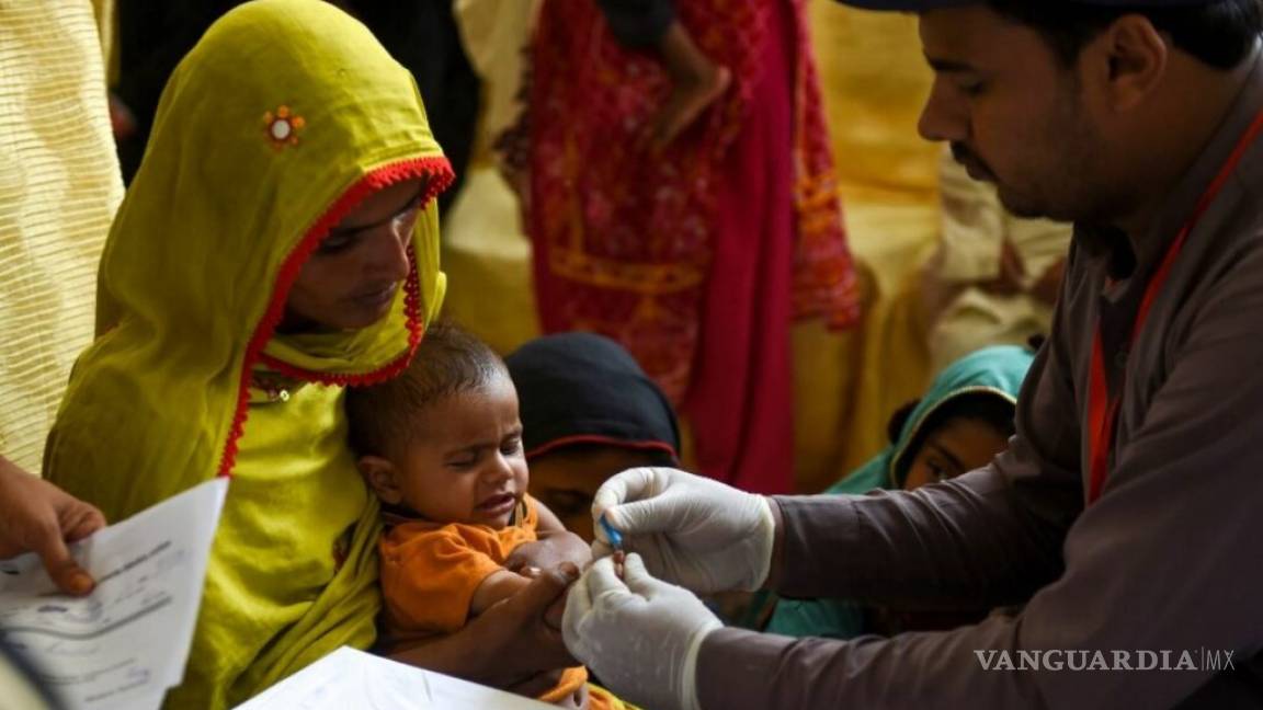 Contraen VIH 900 niños en Pakistán por pediatra que reciclaba jeringas para ahorrar