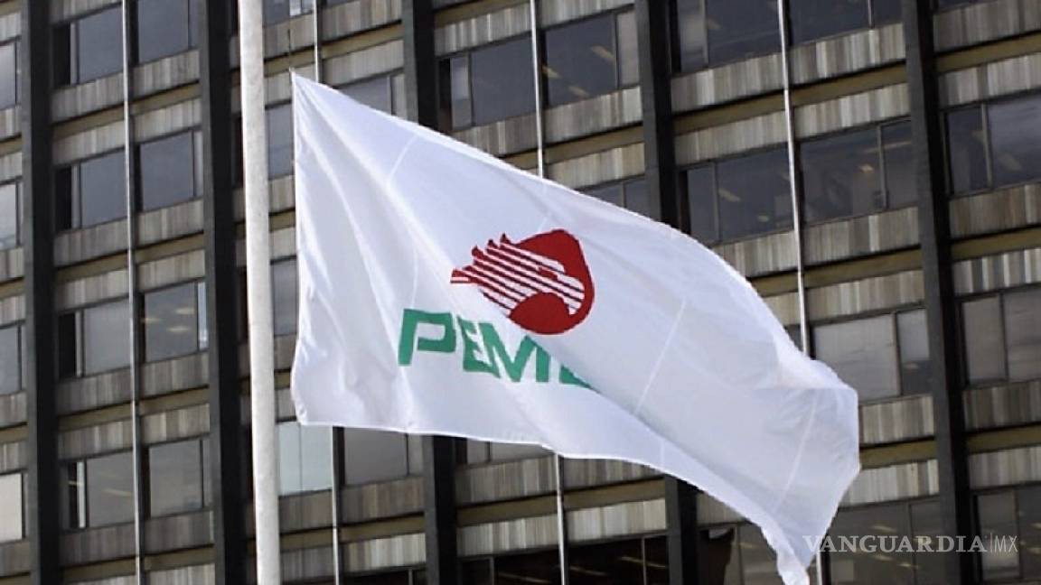 Apoyos a Pemex son un “riesgo crítico” para calificación, advierte Moody's