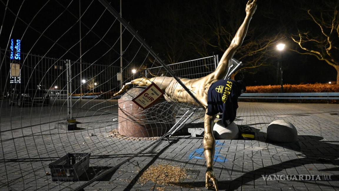Derrumban en Suecia la estatua de Zlatan Ibrahimovic