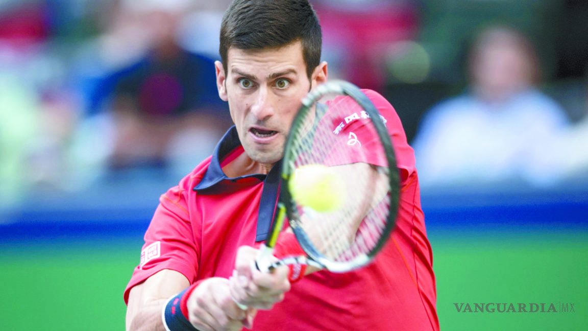 Novak Djokovic sigue firme en París