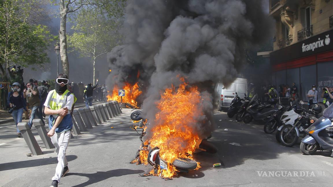 Más fuego en París; ahora por protestas