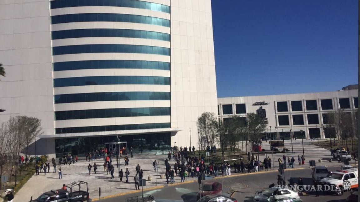 Evacúan Torre Administrativa del Gobierno de Nuevo León por fuertes vientos