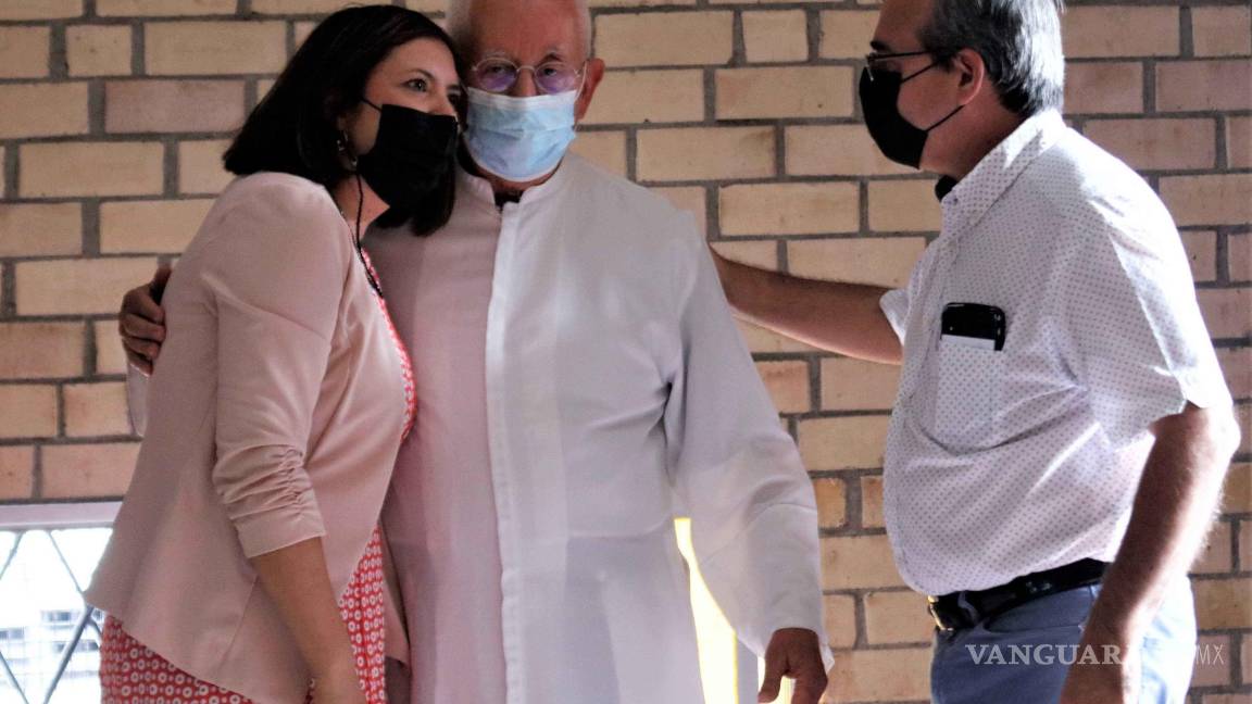 Despiden al padre José Raúl Bonnafoux tras 43 años en San Antonio de Padua de Saltillo