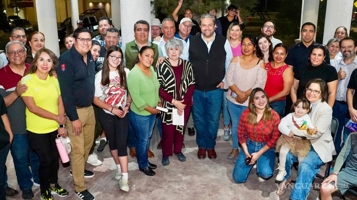 $!Funcionarios municipales de áreas estratégicas acompañaron la reunión para brindar atención integral y seguimiento puntual a las solicitudes ciudadanas en Ramos Arizpe.