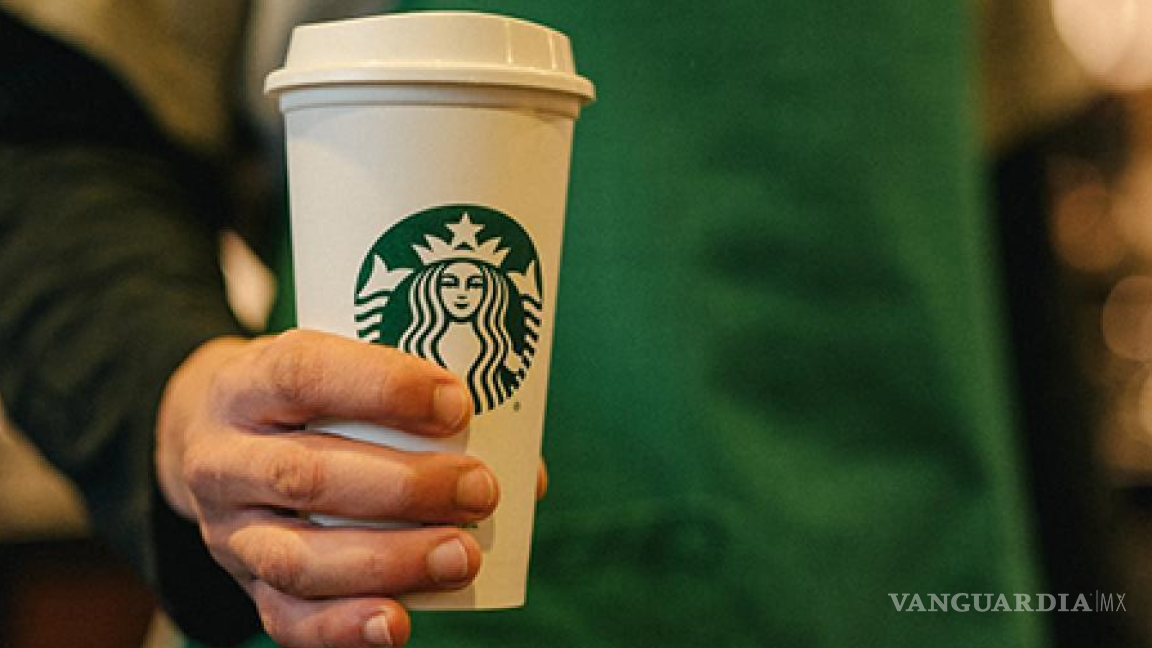 Starbucks engaña a clientes con sello de ‘café 100% ético’; denuncian abusos de proveedores