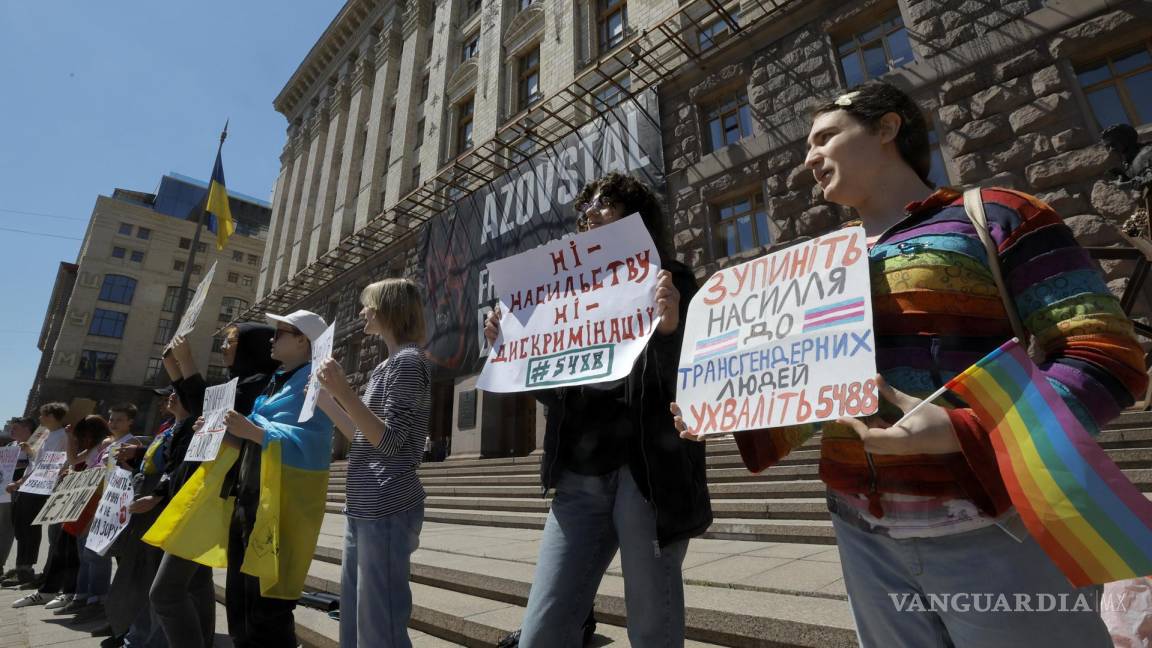 Miedo, tortura y humillaciones: las minorías sexuales en la Ucrania ocupada por Rusia