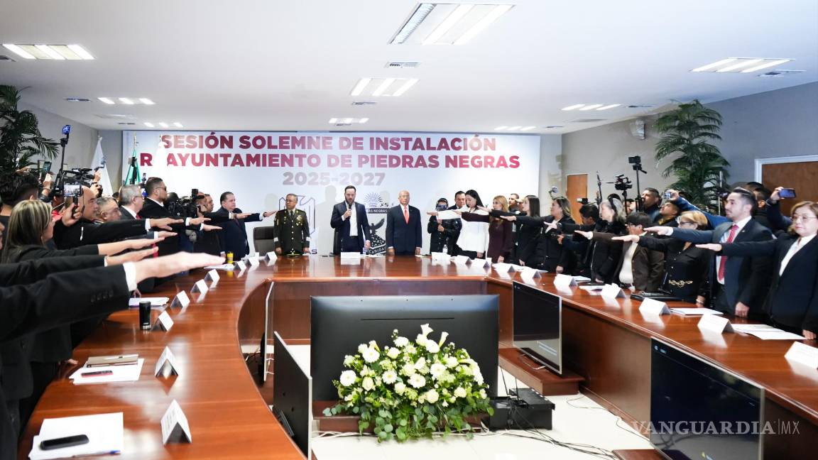 $!Integrantes del Cabildo 2025-2027 rindiendo protesta en cumplimiento de las constituciones federal y estatal.