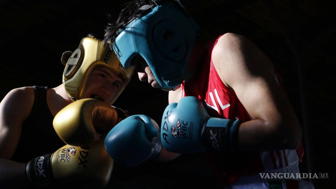 Emoción y gran boxeo encienden la Arena Obreros de Saltillo