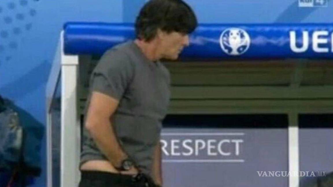 Exhiben filias de Joachim Löw en pleno partido