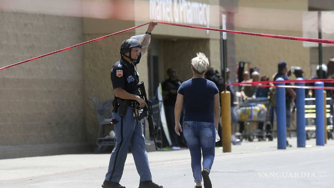 Hispanos aterrados compran armas por primera vez en El Paso