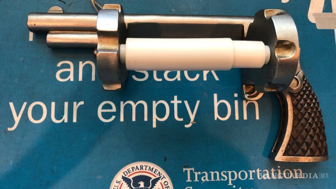 Portapapel de baño en forma de pistola causa confusión en aeropuerto de EU