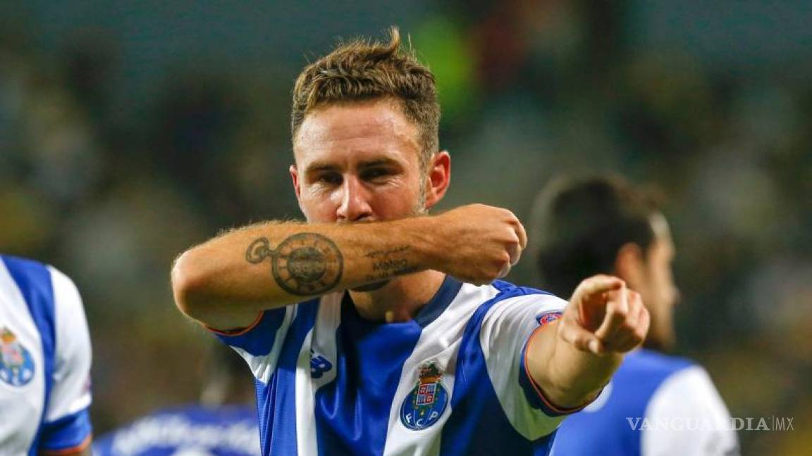 Miguel Layún está en España para firmar con el Sevilla