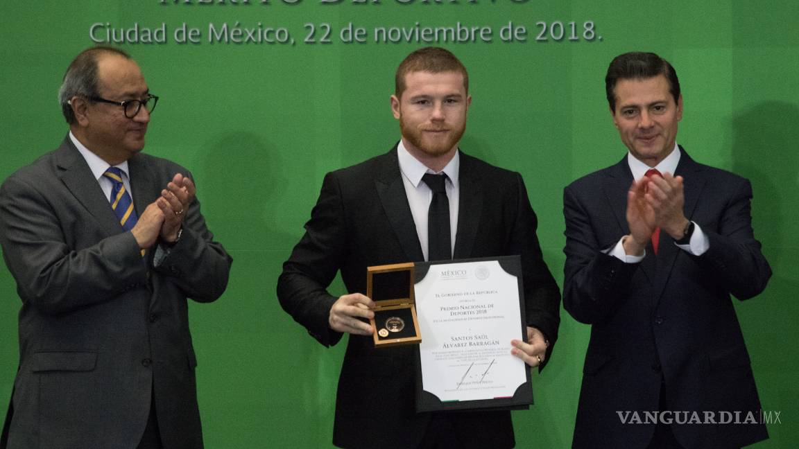 $!Entrega EPN el Premio Nacional del Deporte al 'Canelo' Álvarez y a Alegna González