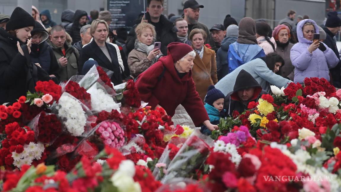 $!Hasta el momento, el ataque ha sumado 137 personas fallecidas y ha causado terror en Rusia, como el desalojo de un centro comercial en San Petersburgo por amenaza de bomba.