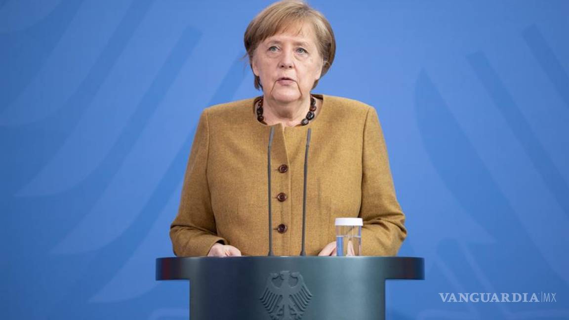 Merkel ve necesario el toque de queda en las regiones con alta incidencia de COVID-19