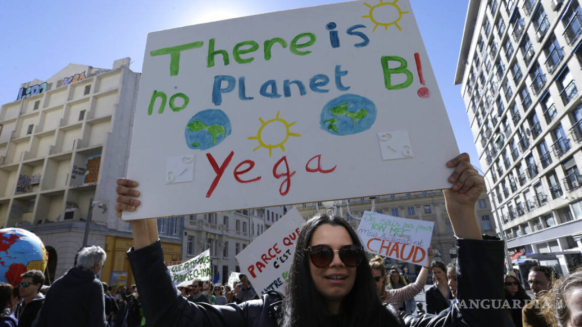 Protestan en París para exigir acción al cambio climático