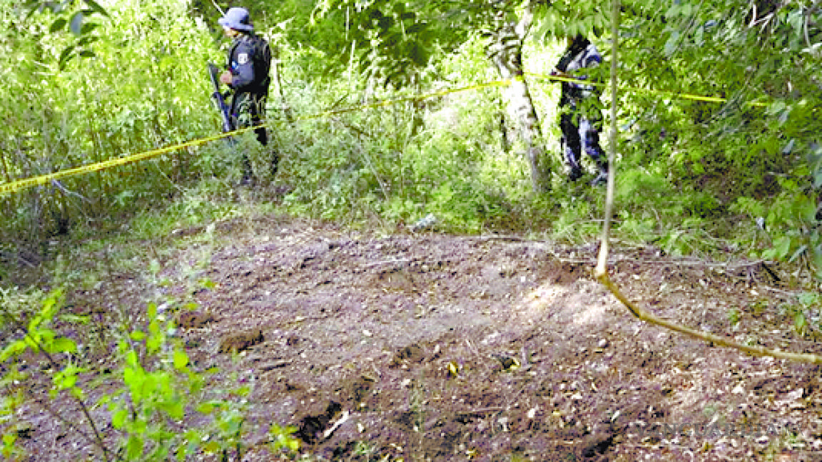 Hallan 19 cuerpos en fosa clandestina en Chichihualco, Guerrero