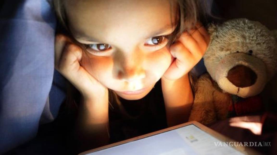 Niños de 12 a 15 años pasan 8 horas diarias usando internet