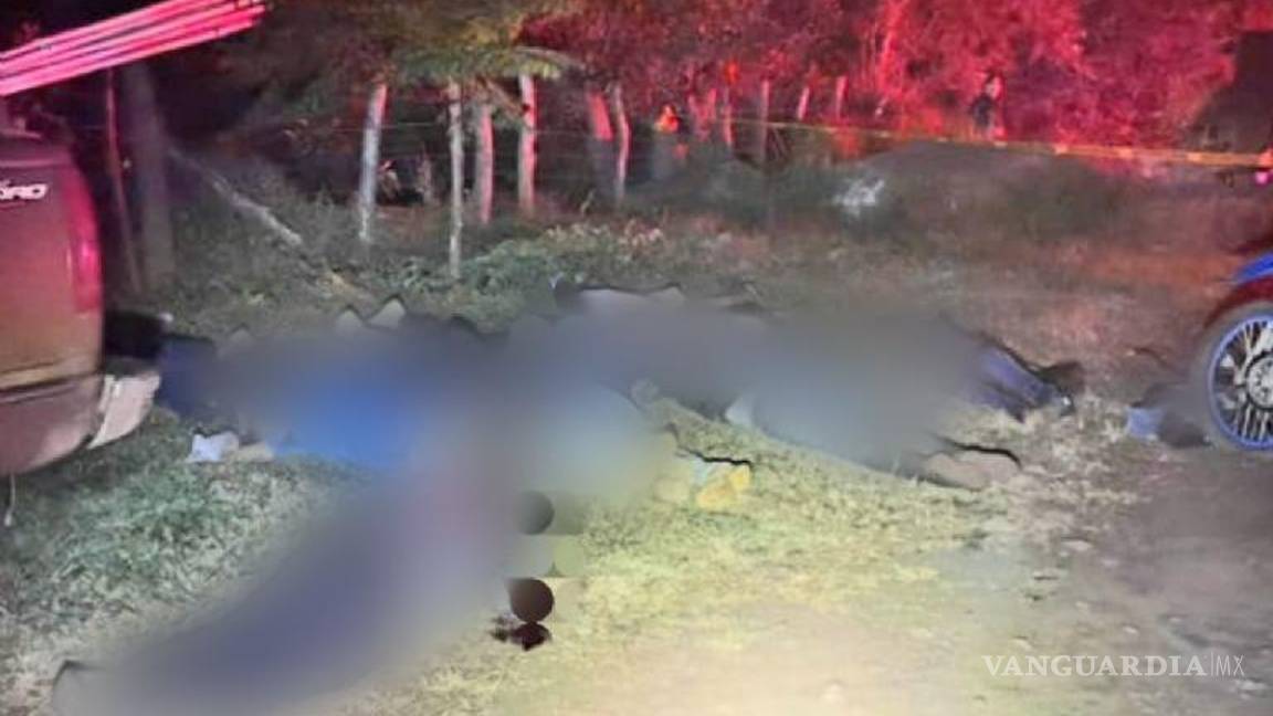$!Los cuerpos de once personas fueron hallados junto a una camioneta y tres motocicletas abandonadas en Tangamandapio, Michoacán