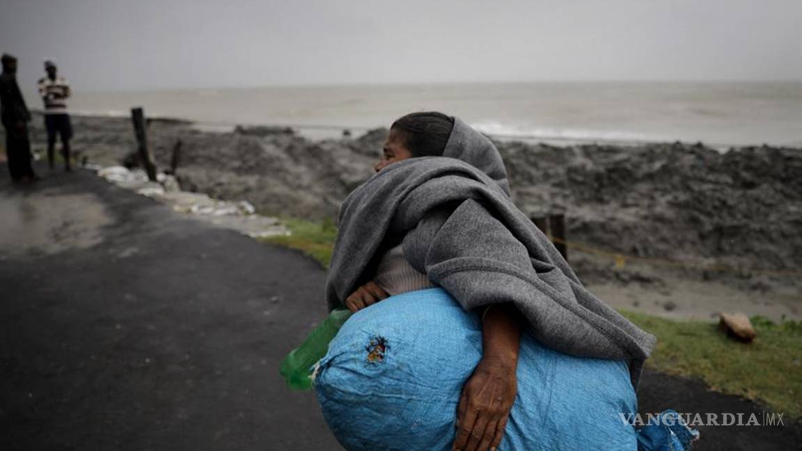 $!Super ciclón Amphan arrasa y destroza todo lo que se interpone en su paso por la India y Bangladesh (fotos)