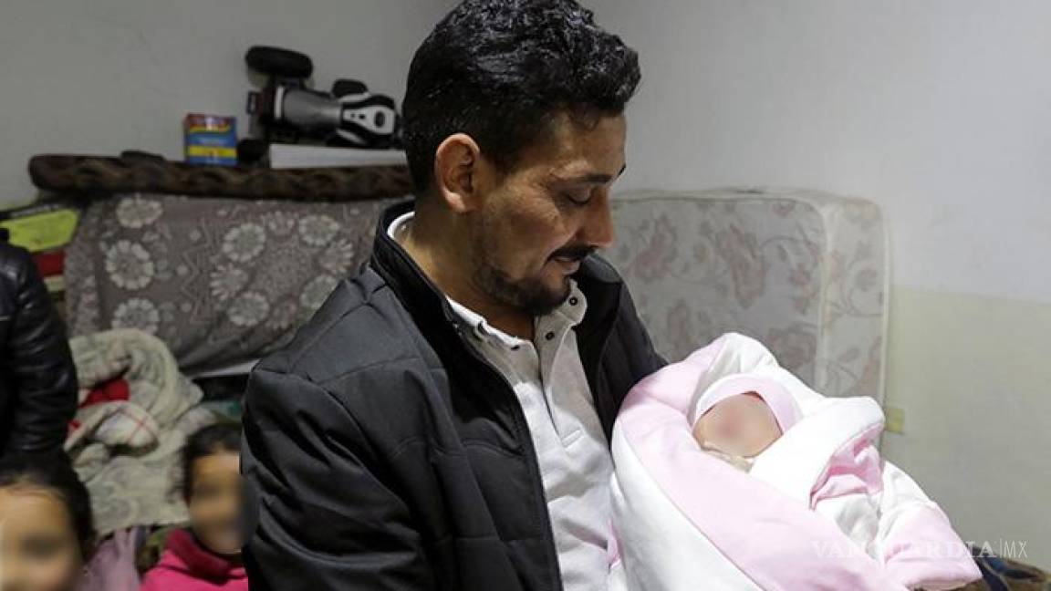 $!‘Bebé milagro’ nacida bajo los escombros en Siria fue adoptada