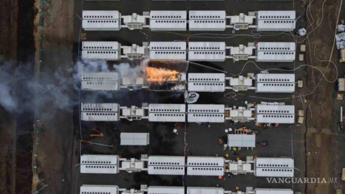 Incendio en planta Tesla prende temores sobre mega baterías