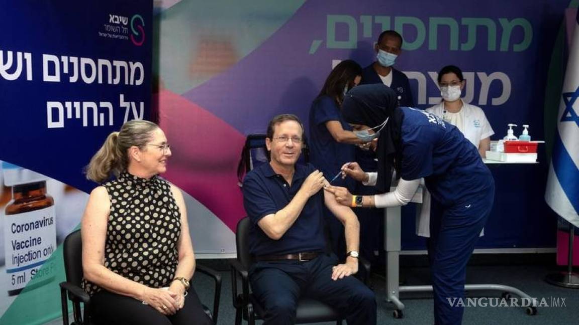 Aplican en Israel tercera dosis de vacuna de Pfizer contra el COVID