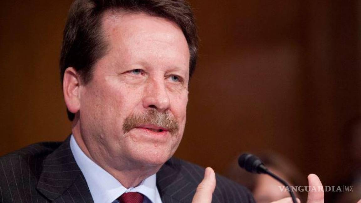 Biden nombra a Robert Califf para dirigir de nuevo la FDA