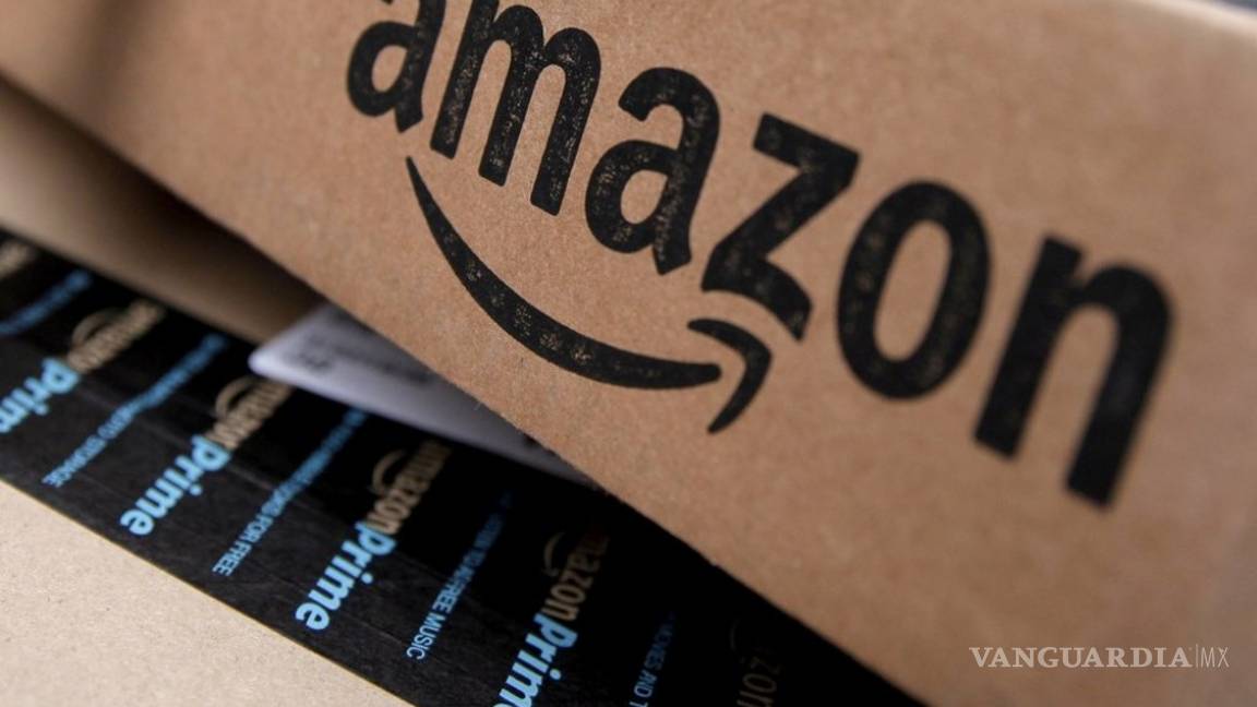 $!Amazon se mete en problemas en la India, por sandalias con el rostro de Gandhi